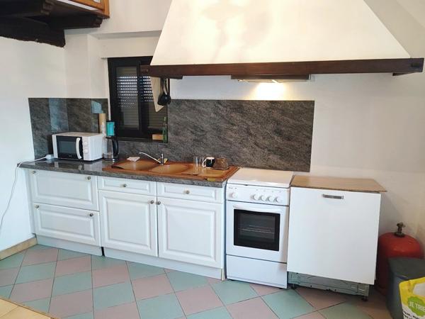 Ensemble immobilier avec 2 maisons (3 logements), garages et terrains constructibles. Les pujols