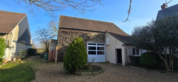 DREUX : Superbe Longère rénovée de 250m² sur parc de 1860m² avec piscine