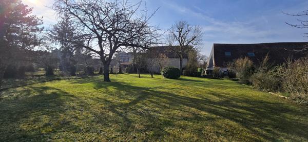 DREUX : Superbe Longère rénovée de 250m² sur parc de 1860m² avec piscine