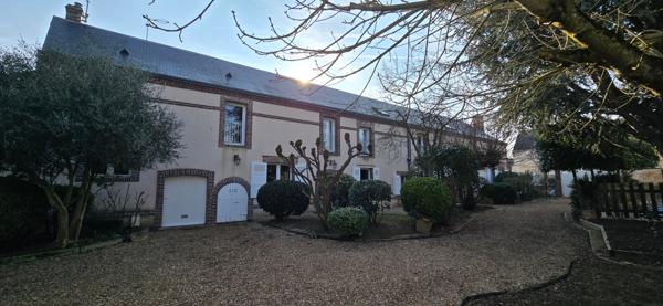 DREUX : Superbe Longère rénovée de 250m² sur parc de 1860m² avec piscine