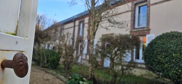 DREUX : Superbe Longère rénovée de 250m² sur parc de 1860m² avec piscine