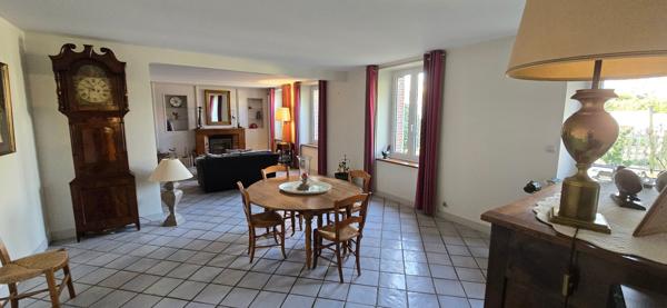 DREUX : Superbe Longère rénovée de 250m² sur parc de 1860m² avec piscine