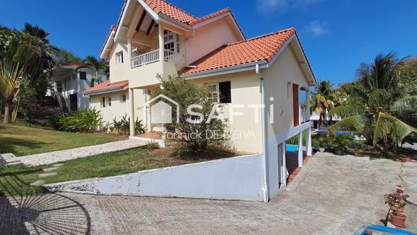 Villa très lumineuse avec vue mer