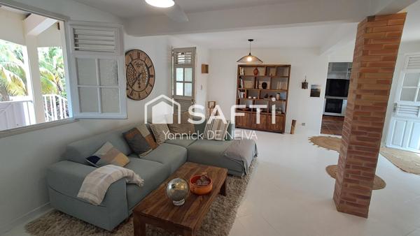 Villa très lumineuse avec vue mer