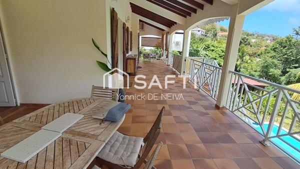 Villa très lumineuse avec vue mer