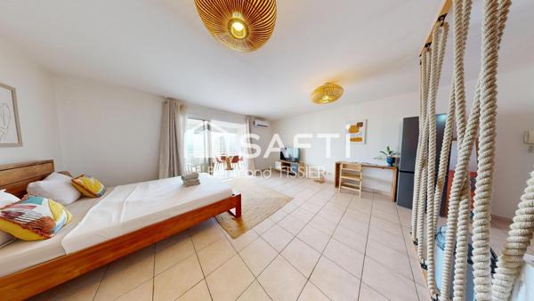 Studio vue mer avec terrasse, parking, cave
