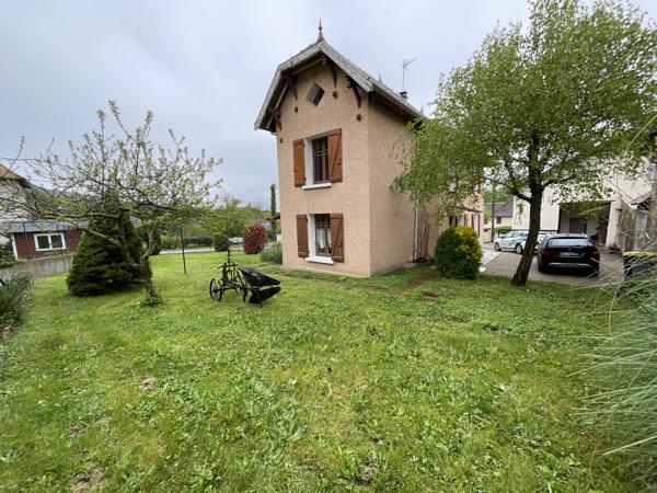 Saint-Sorlin-de-Morestel (38510) En vente à Saint-Sorlin-De-Morestel : Maison avec 4 chambres sur 709 m² de terrain