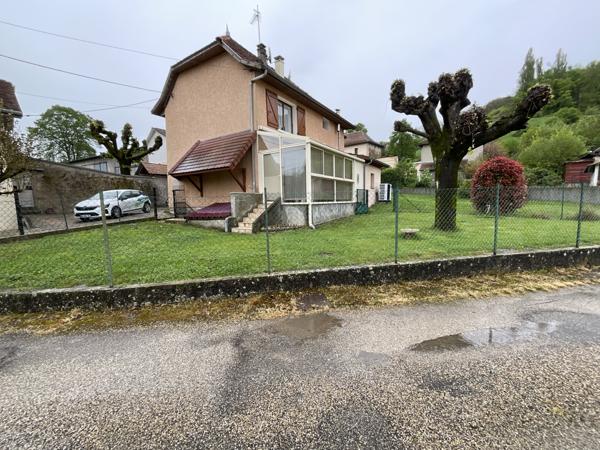 Saint-Sorlin-de-Morestel (38510) En vente à Saint-Sorlin-De-Morestel : Maison avec 4 chambres sur 709 m² de terrain