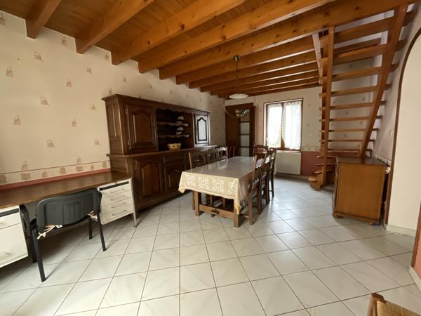 Saint-Sorlin-de-Morestel (38510) En vente à Saint-Sorlin-De-Morestel : Maison avec 4 chambres sur 709 m² de terrain