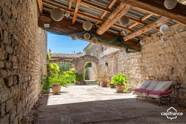 Propriété atypique à fort potentiel à Mireval