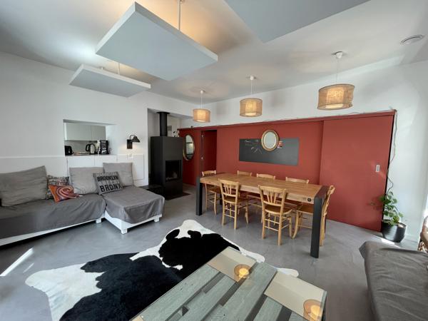 Saint-Pierre-d'Entremont (73670) Très bon investissement - Maison avec 3 superbes appartements - T4-T3-Studio - terrasses - jardin et terrain -