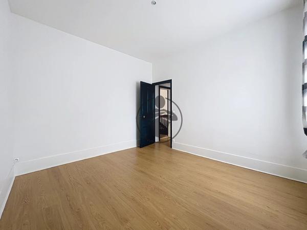 Location                                                      Appartement
                        
                     3 pièces                      89 m2                     à Saint-Quentin