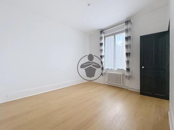 Location                                                      Appartement
                        
                     3 pièces                      89 m2                     à Saint-Quentin