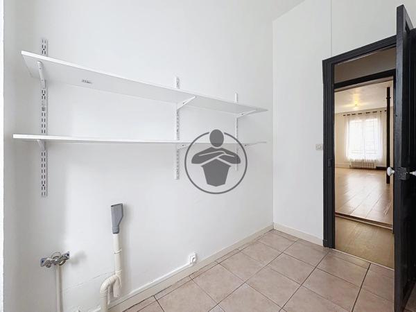 Location                                                      Appartement
                        
                     3 pièces                      89 m2                     à Saint-Quentin
