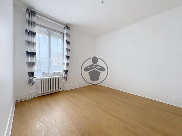 Location                                                      Appartement
                        
                     3 pièces                      89 m2                     à Saint-Quentin
