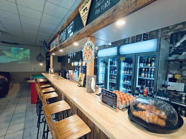 À Vendre BAR a biere et Restaurant avec logement de fonction parking