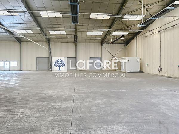 Location local commercial près de LES AUBIERS - 2170 m² - 6 330 €/mois