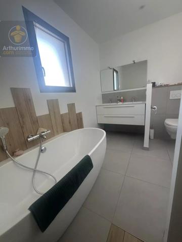 Vente                                                      Maison
                        
                     5 pièces                      116 m2                     à Notre-Dame-de-Riez