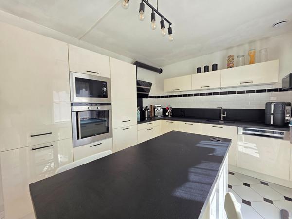 Maison familiale 3 chambres avec piscine, sous-sol et grand terrain - Secteur calme proche Meaux