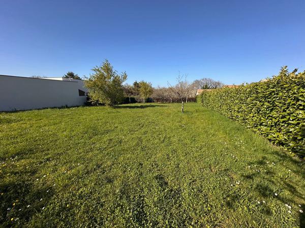 À VENDRE Terrain constructible de 1 762 m² à Niort (Surimeau) ?