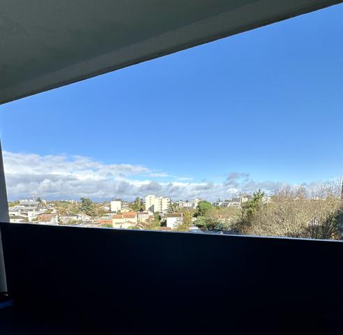 Bordeaux Caudéran, calme et résidentiel, très bel appartement de 76 m2 + terrasse 22 m2 au 5 ème étage d’une RSD de Standing