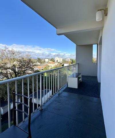 Bordeaux Caudéran, calme et résidentiel, très bel appartement de 76 m2 + terrasse 22 m2 au 5 ème étage d’une RSD de Standing