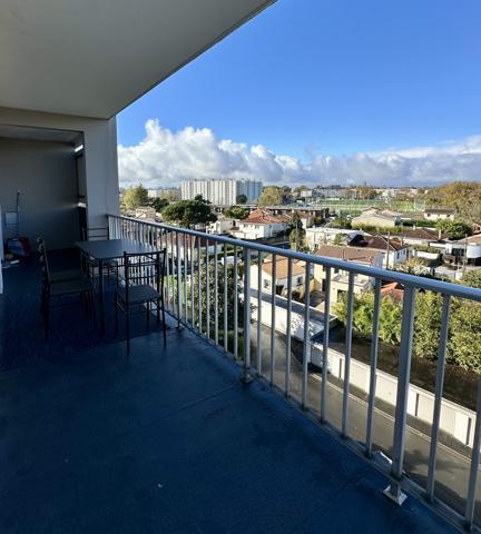 Bordeaux Caudéran, calme et résidentiel, très bel appartement de 76 m2 + terrasse 22 m2 au 5 ème étage d’une RSD de Standing