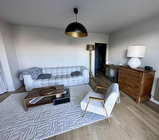 Bordeaux Caudéran, calme et résidentiel, très bel appartement de 76 m2 + terrasse 22 m2 au 5 ème étage d’une RSD de Standing