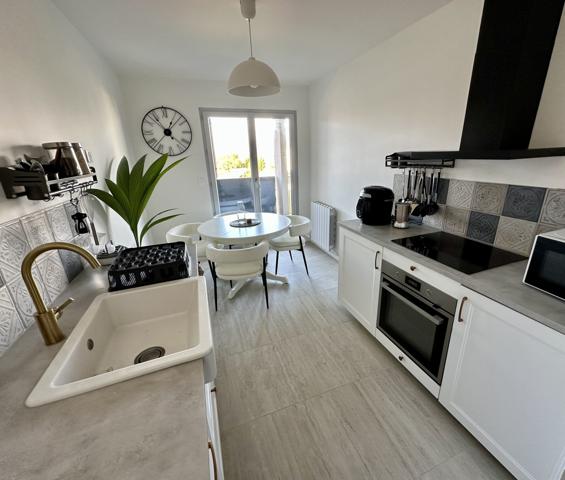 Bordeaux Caudéran, calme et résidentiel, très bel appartement de 76 m2 + terrasse 22 m2 au 5 ème étage d’une RSD de Standing