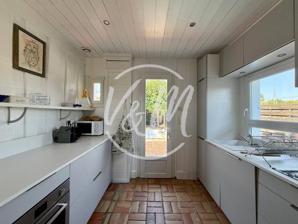 EXCLUSIVITE! VILLA VUE BASSIN A VENDRE TAUSSAT- Villa première ligne avec vue panoramique sur le Bassin à Taussat rénovée avec piscine chauffée et dépendance indépendante LANTON Taussat