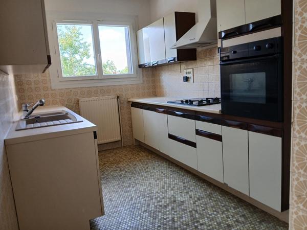 Evreux ,5mn de la gare et du centre ville belle maison 6 chambres sur sous sol