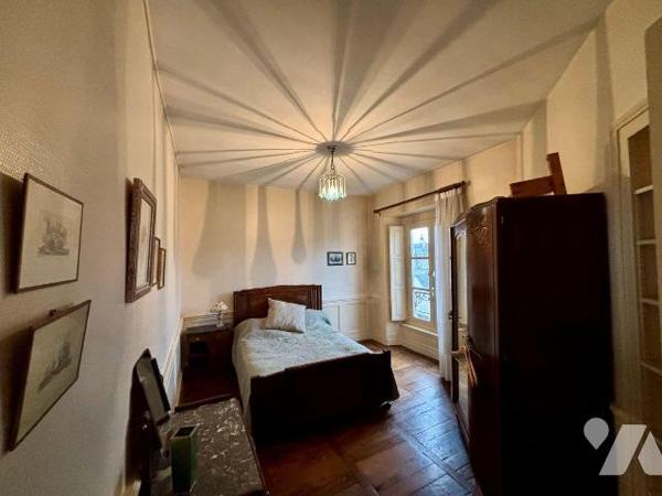 RENNES CENTRE-VILLE - APPARTEMENT TYPE 4 AU DERNIER ÉTAGE AVEC ASCENSEUR-
Venez découvrir cet ...