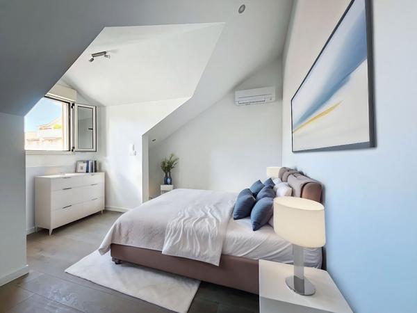 Ref. 1526 : T5 – Dernier Etage – Ville d’Été