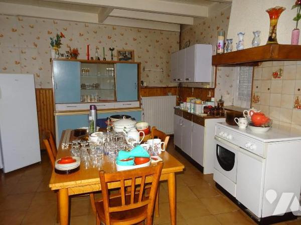 Centre de Nouaillé Maupertuis, Maison de ville offrant: une cuisine, un séjour, deux chambres, ...