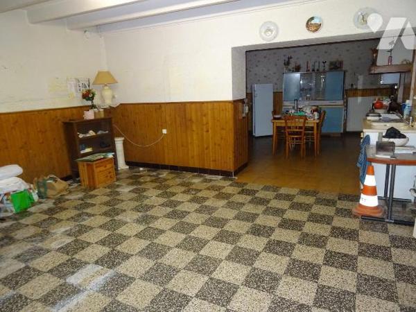 Centre de Nouaillé Maupertuis, Maison de ville offrant: une cuisine, un séjour, deux chambres, ...