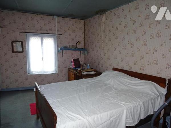 Centre de Nouaillé Maupertuis, Maison de ville offrant: une cuisine, un séjour, deux chambres, ...