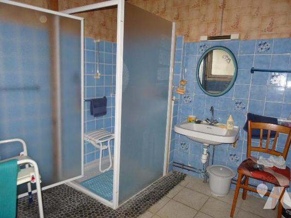 Centre de Nouaillé Maupertuis, Maison de ville offrant: une cuisine, un séjour, deux chambres, ...