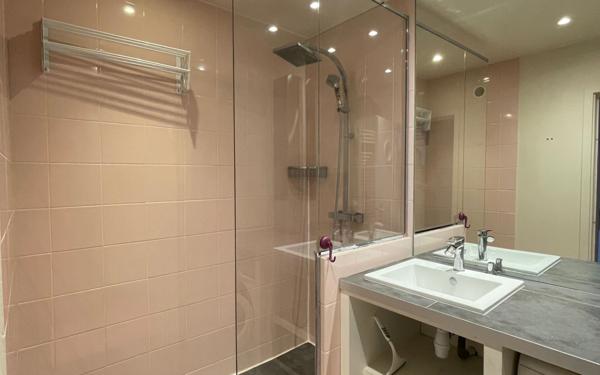 Appartement à louer    2 pièces •  Paris 12