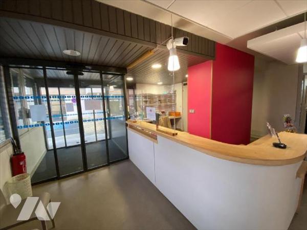 AURILLAC, à vendre, un ensemble immobilier composé de deux bâtiments attenants et communicants,...