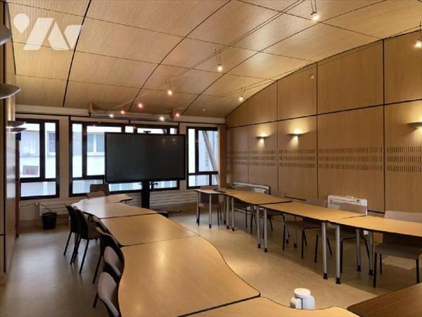 AURILLAC, à vendre, un ensemble immobilier composé de deux bâtiments attenants et communicants,...