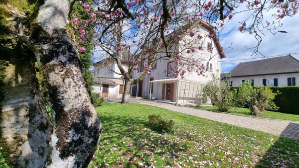 Demeure bourgeoise au cachet authentique, au coeur de Les Avenieres Veyrins-Thuellin