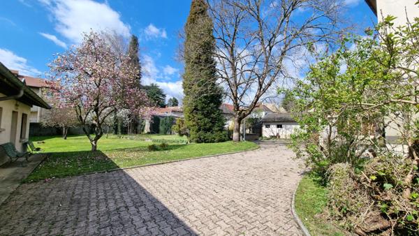 Demeure bourgeoise au cachet authentique, au coeur de Les Avenieres Veyrins-Thuellin