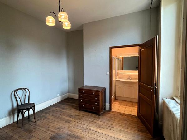 Demeure bourgeoise au cachet authentique, au coeur de Les Avenieres Veyrins-Thuellin