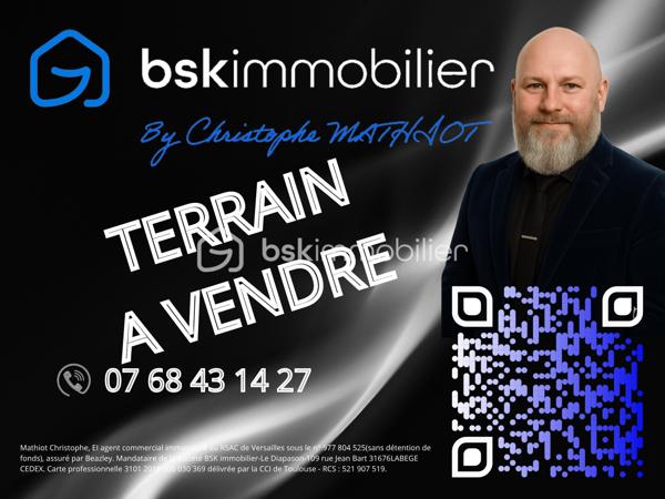 Réalisez votre projet sur la côte cornouaillaise ! Dans un environnement calme, verdoyant et recherché de Clohars-Carnoët, découvrez ce beau terrain issu d'une division parcellaire, vendu libre de constructeur.

Les + du terrain :

Emplacement idéal : à 1 km du bourg (commerces, écoles) et à moins de 3 km des plages du Pouldu.
Liberté totale : hors lotissement, parfait pour concevoir une maison sur mesure.
Viabilisation facile : tous réseaux en bordure de rue.

2 lots disponibles à la vente :

Lot 1 : 651 m²
Lot 2 : 839 m²

Un cadre de vie privilégié entre bourg et mer, parfait pour une résidence principale ou secondaire.

Contactez-moi dès aujourd'hui pour organiser une visite ou obtenir le plan des lots !