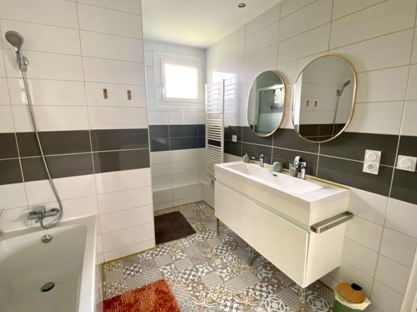 Maison de caractère 5 pièces de plain pied avec piscine - Quartier des Arènes (centre ville) à MONT DE MARSAN (40)