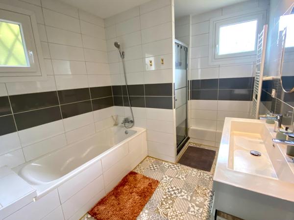 Maison de caractère 5 pièces de plain pied avec piscine - Quartier des Arènes (centre ville) à MONT DE MARSAN (40)