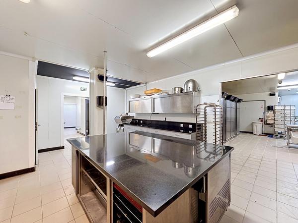 Hénin-Beaumont : local commercial de 563 m² en emplacement visibilité maximale