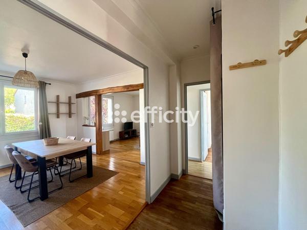 Appartement
         2 pièces
        - 55 m² 110 000 € *
