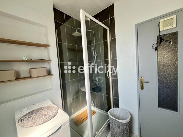 Appartement
         2 pièces
        - 55 m² 110 000 € *
