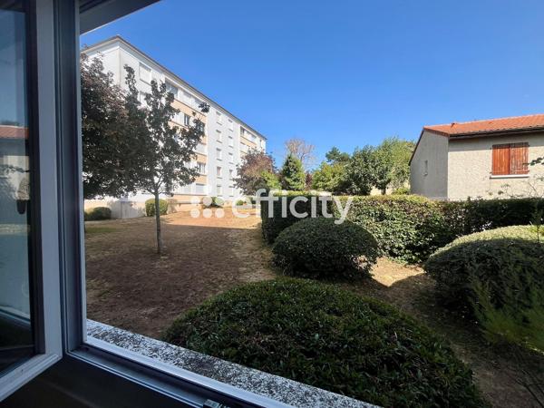 Appartement
         2 pièces
        - 55 m² 110 000 € *